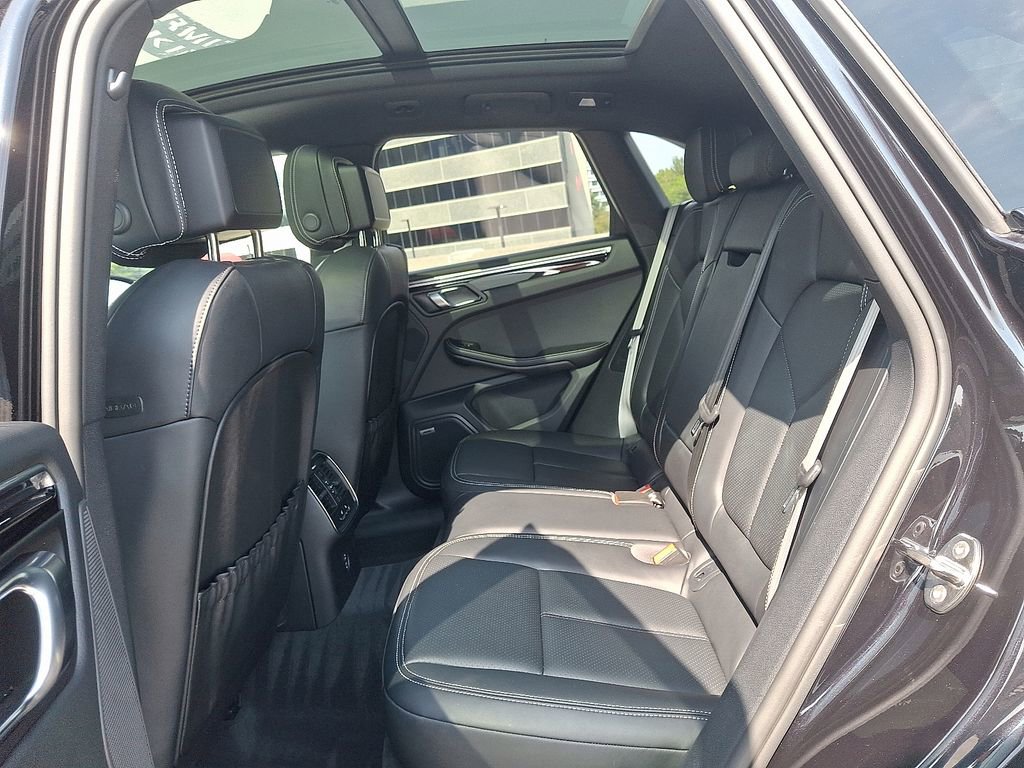 Certified 2025 Porsche Macan image 13