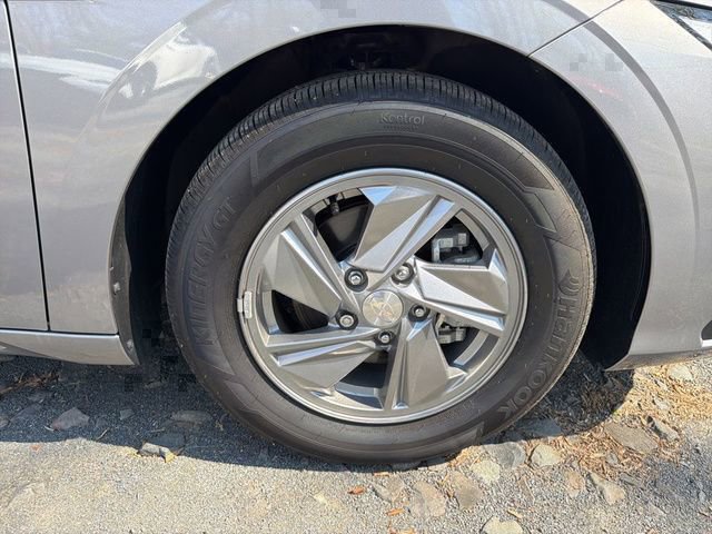Certified 2025 Hyundai Elantra SE image 8