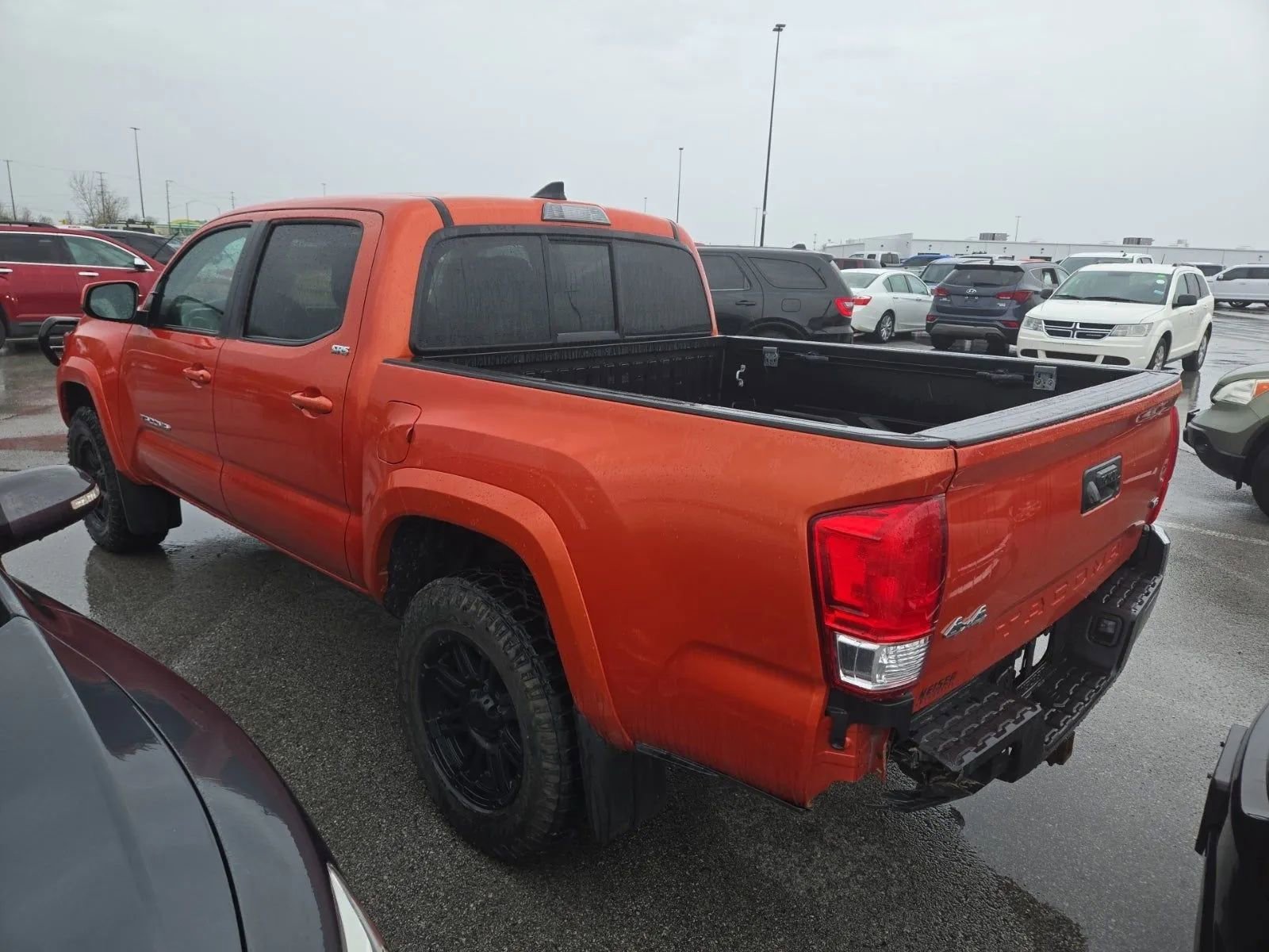 Used 2016 Toyota Tacoma SR5 w/ SR5 Appearance Package (SN) AWD/4WD image 2