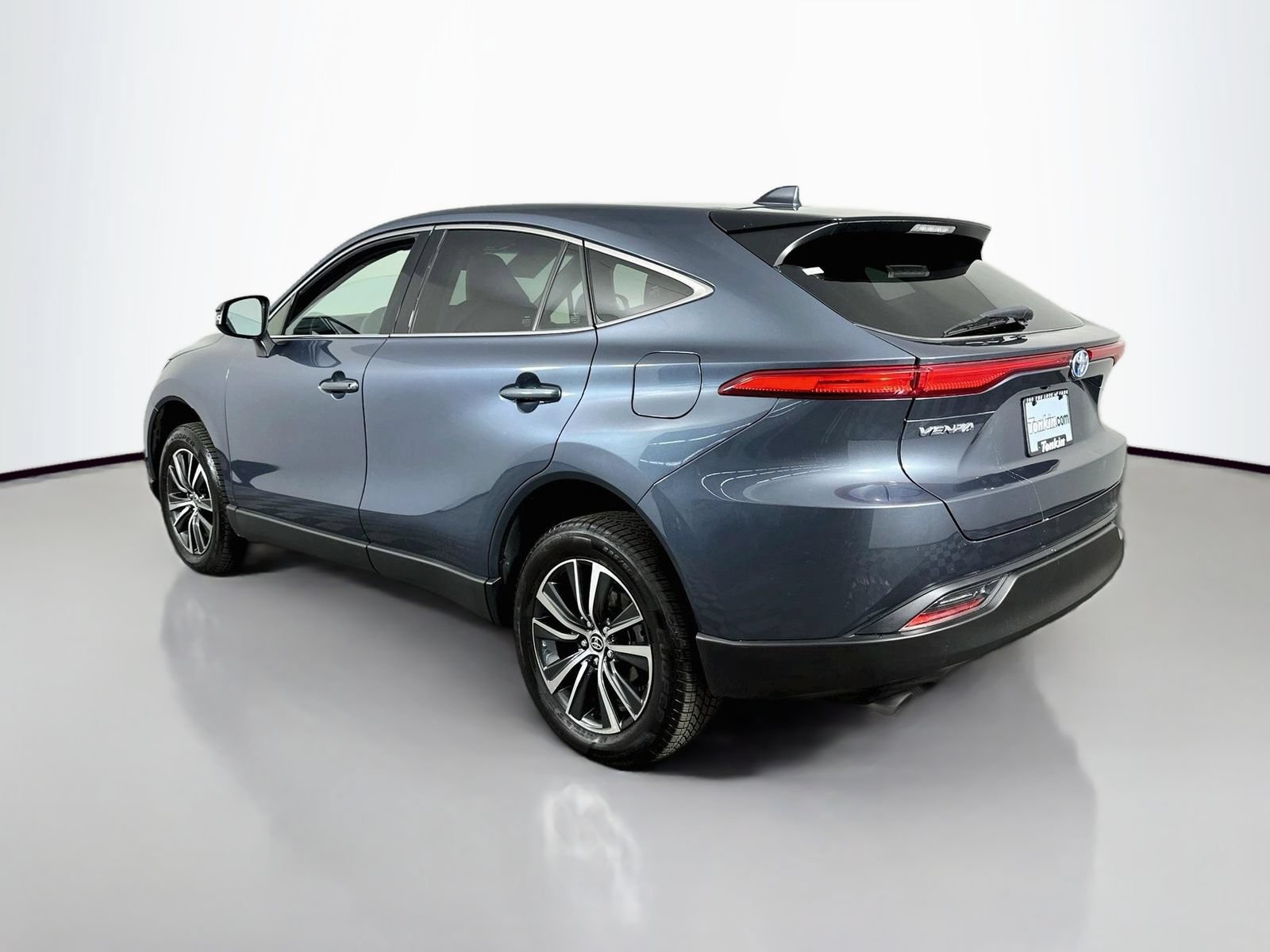 Used 2024 Toyota Venza LE AWD/4WD image 6
