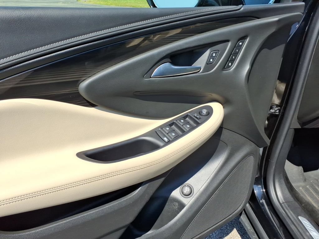 Used 2020 Buick Envision Essence w/ Experience Buick Package FWD image 15
