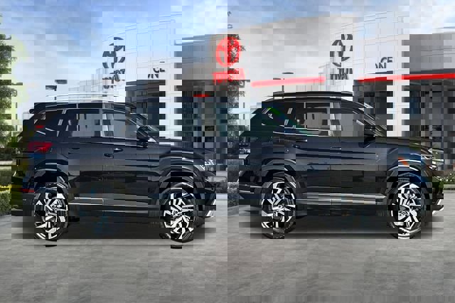 Used 2022 Volkswagen Atlas SEL image 3