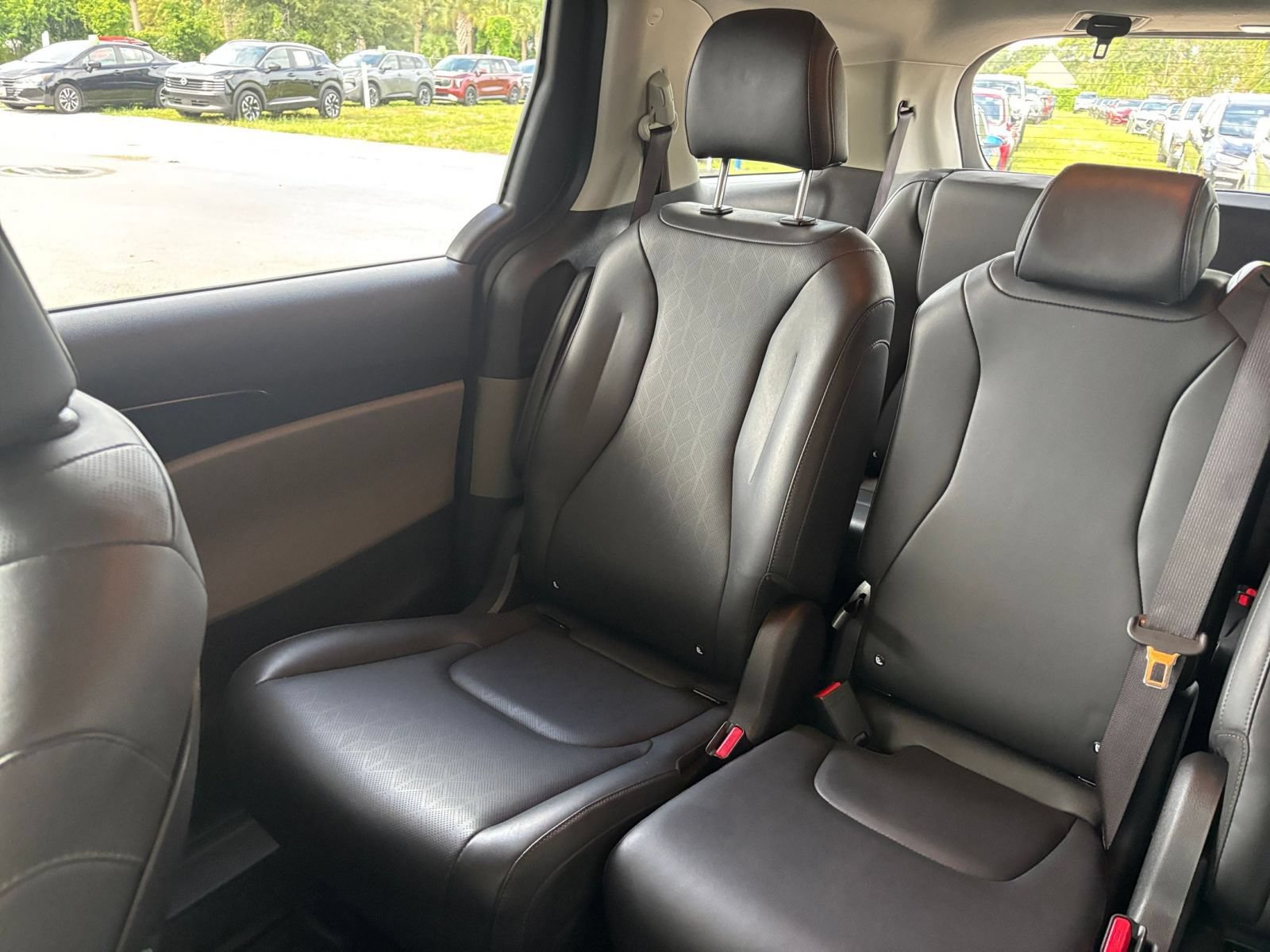 Used 2026 Kia Carnival FWD image 41