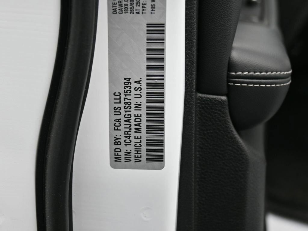 Used 2025 Jeep Grand Cherokee L Laredo image 16