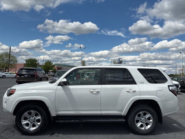 Used 2016 Toyota 4Runner SR5 AWD/4WD image 2
