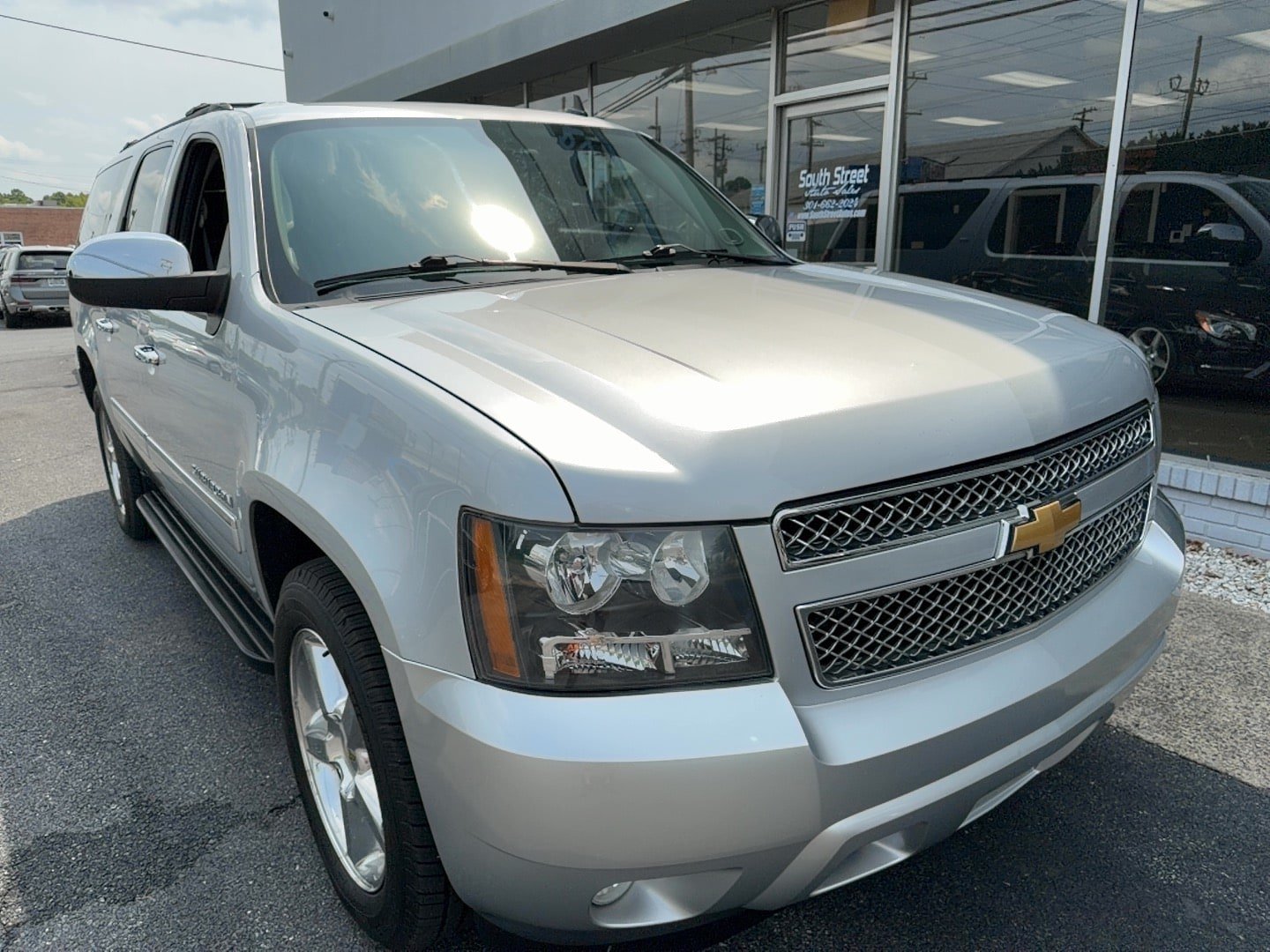 Used 2014 Chevrolet Suburban LTZ AWD/4WD image 2