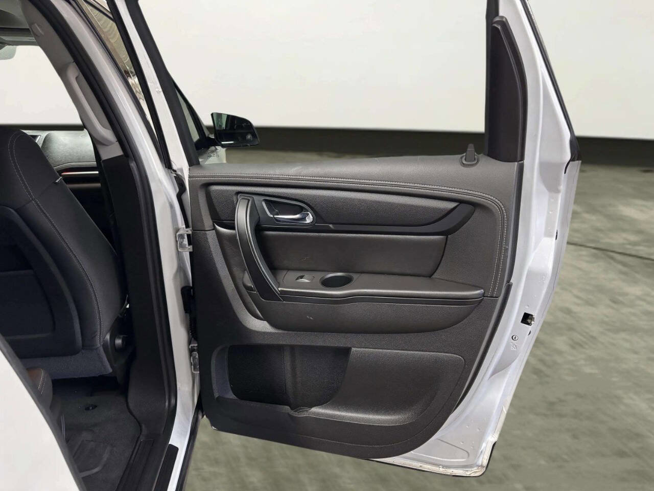 Used 2016 GMC Acadia SLE FWD image 19