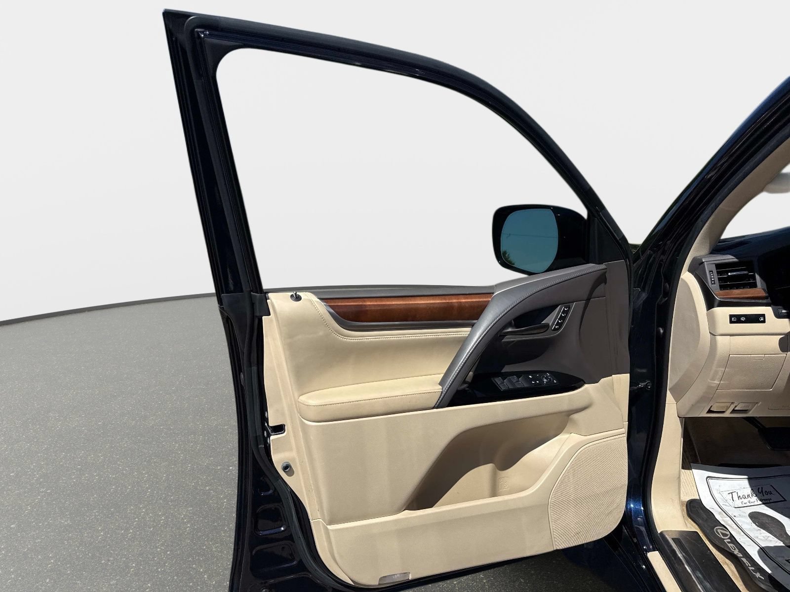 Used 2019 Lexus LX 570 4WD w/ Luxury Package image 17