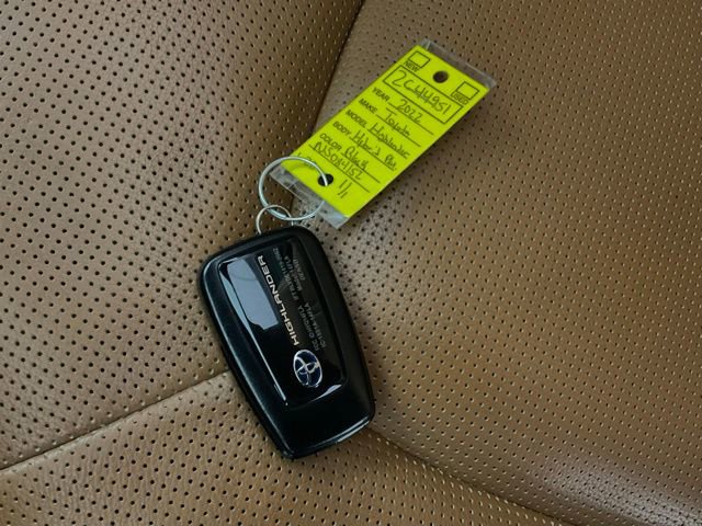 Used 2022 Toyota Highlander Platinum image 48