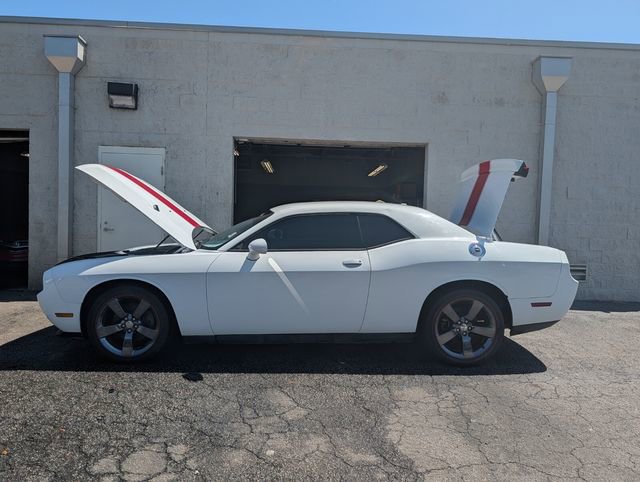 Used 2014 Dodge Challenger SXT RWD image 3