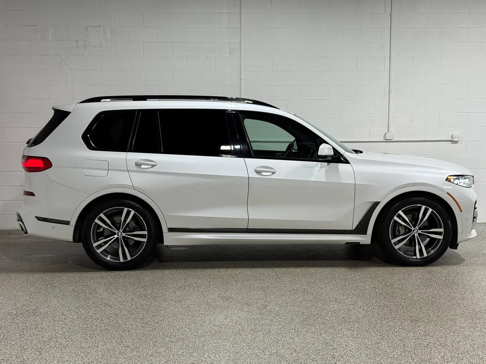 Used 2019 BMW X7 xDrive40i w/ Premium Package AWD/4WD image 5
