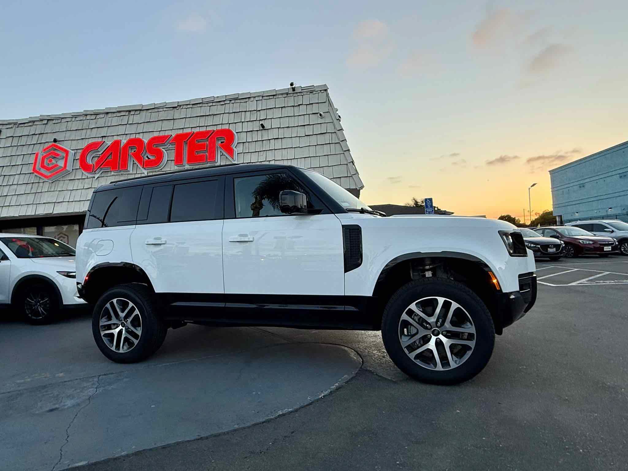 Used 2025 Land Rover Defender 110 X-Dynamic SE AWD/4WD image 29