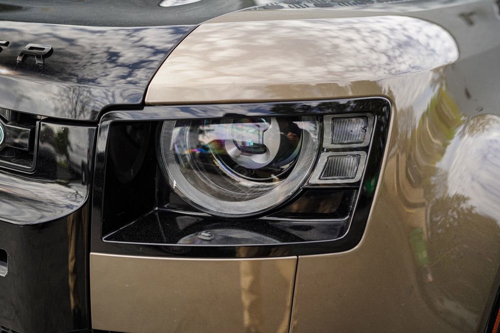 Used 2022 Land Rover Defender 110 X image 4