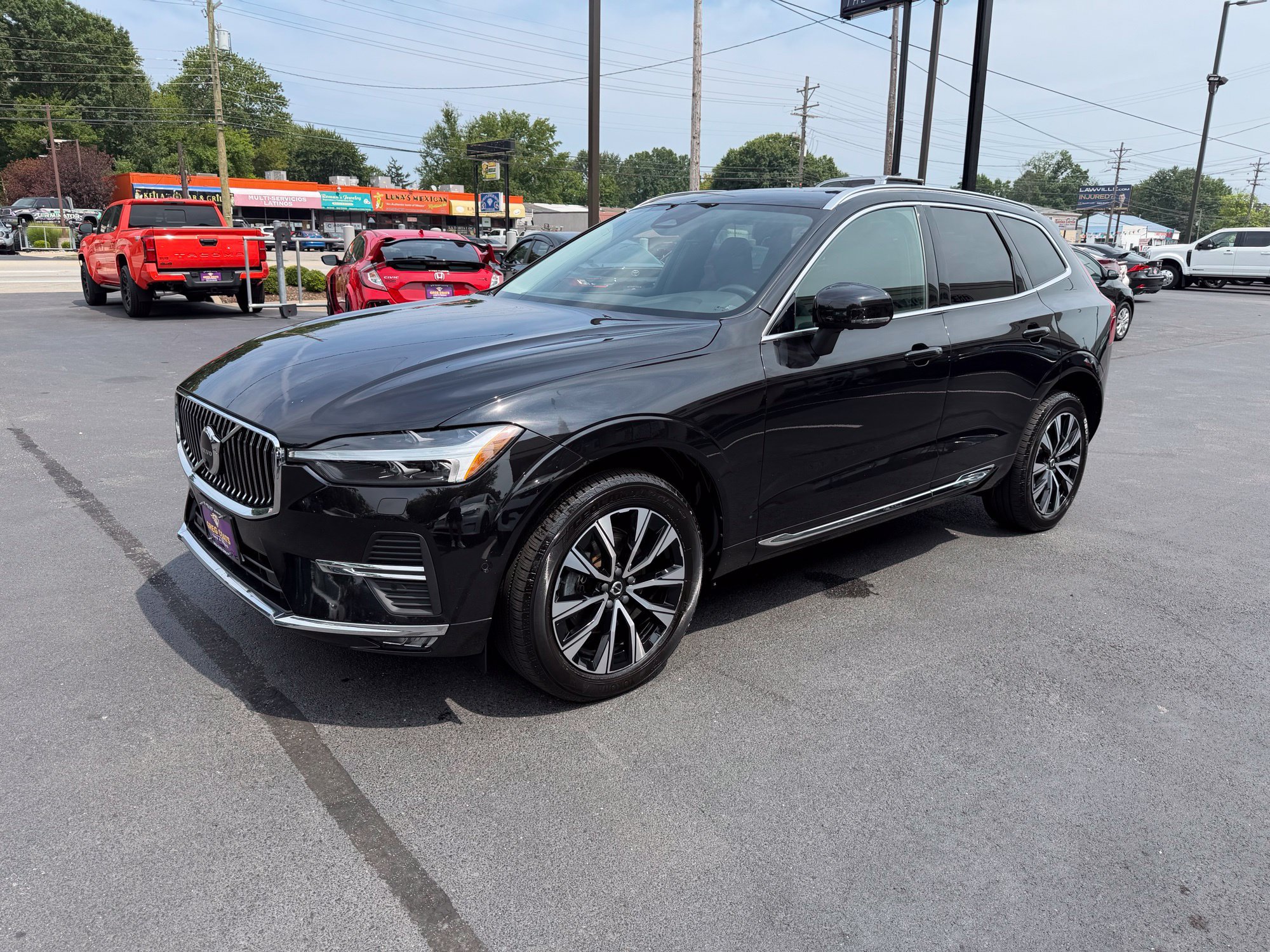 Used 2023 Volvo XC60 B5 Plus AWD/4WD image 3