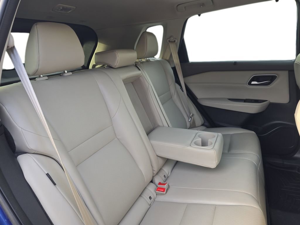 Used 2021 Nissan Rogue SV w/ Premium Package image 18