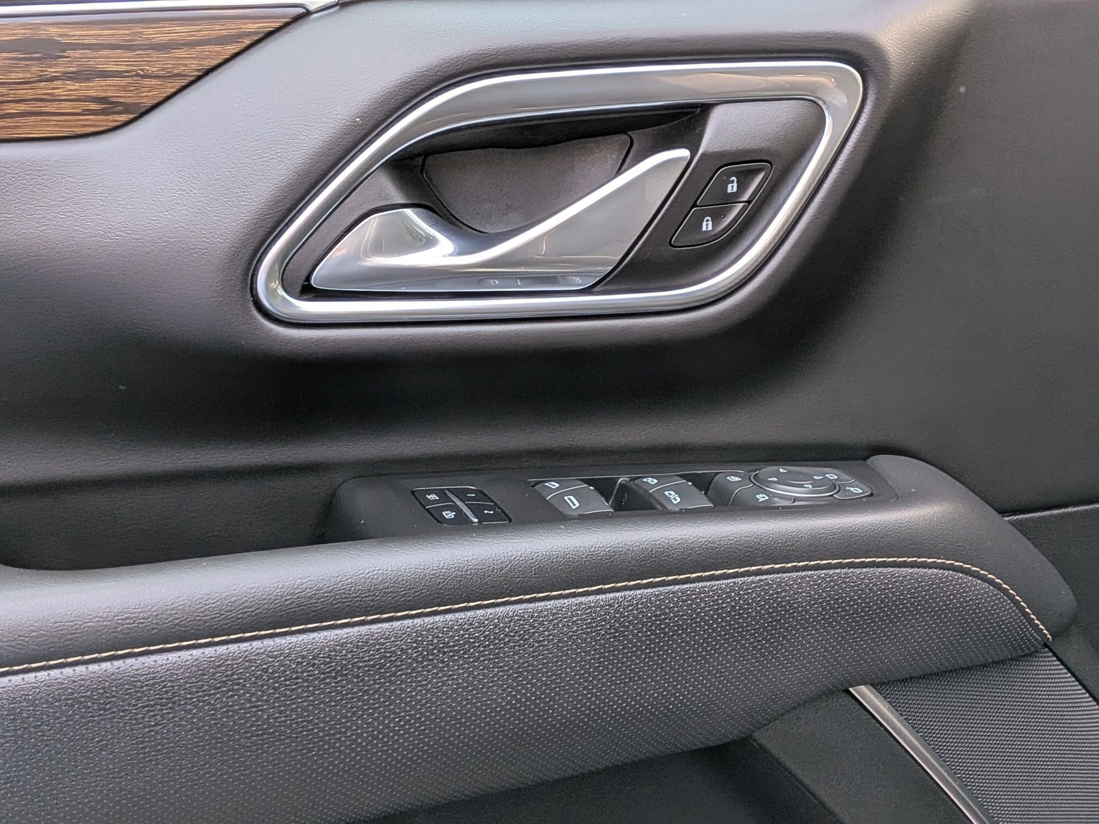 Used 2023 Chevrolet Suburban Premier image 13