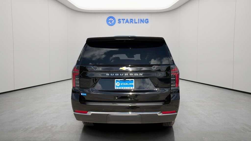 Used 2025 Chevrolet Suburban LS RWD image 7