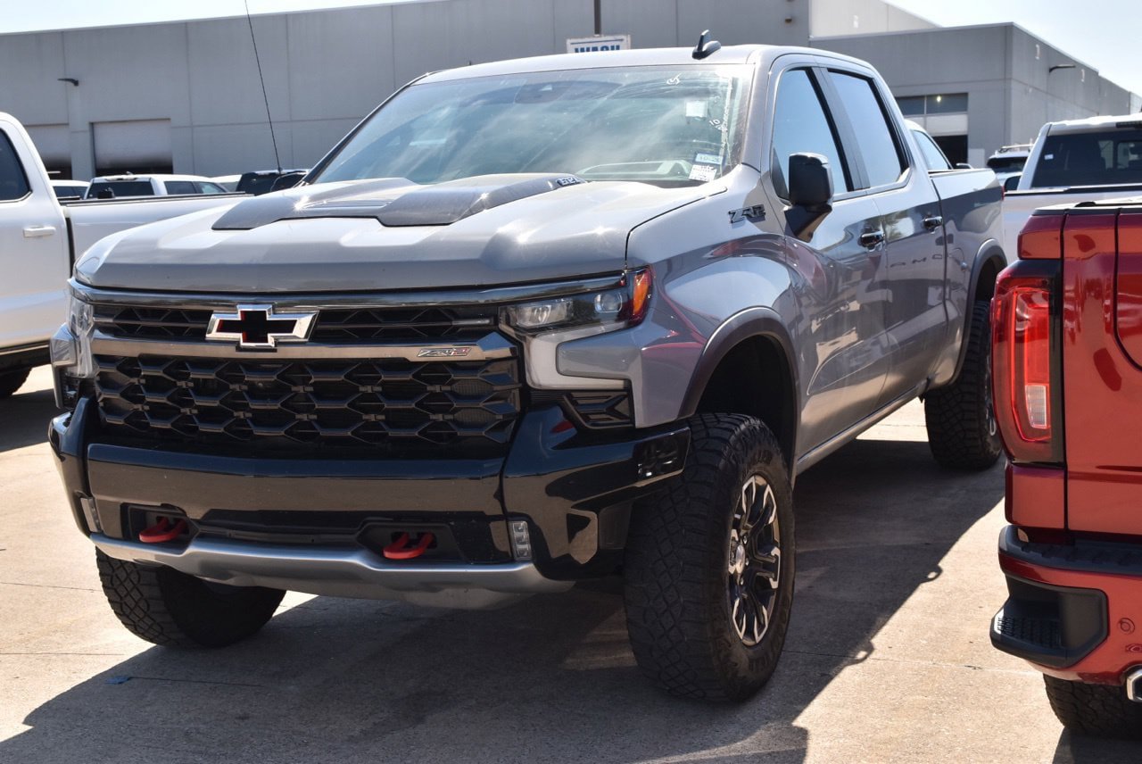 Used 2024 Chevrolet Silverado 1500 ZR2 w/ Technology Package AWD/4WD image 2