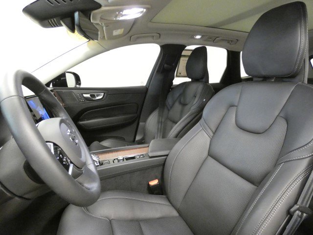 Used 2023 Volvo XC60 B5 Ultimate w/ Climate Package image 40