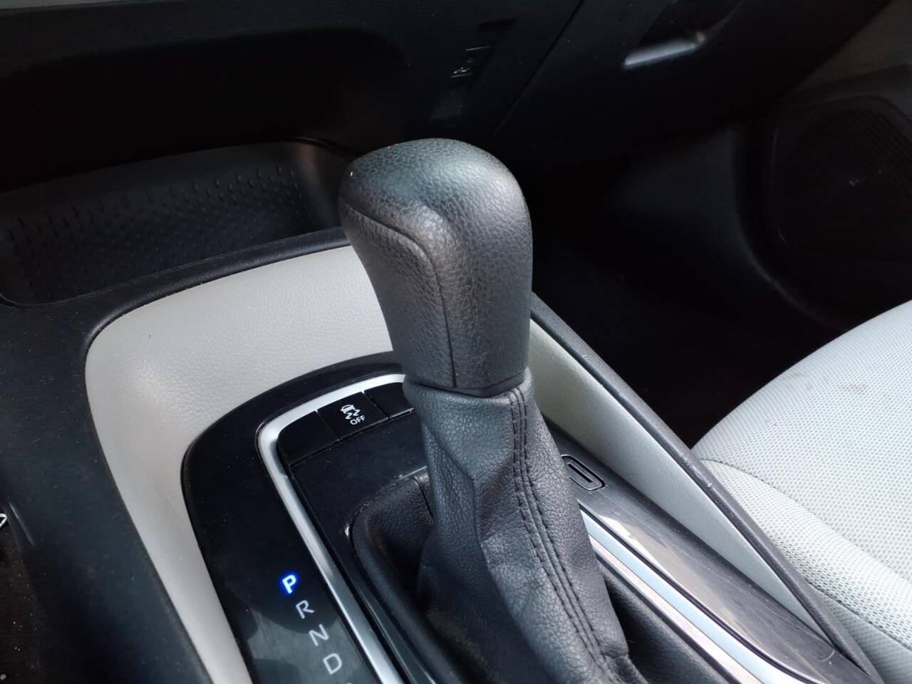 Used 2020 Toyota Corolla L FWD image 20