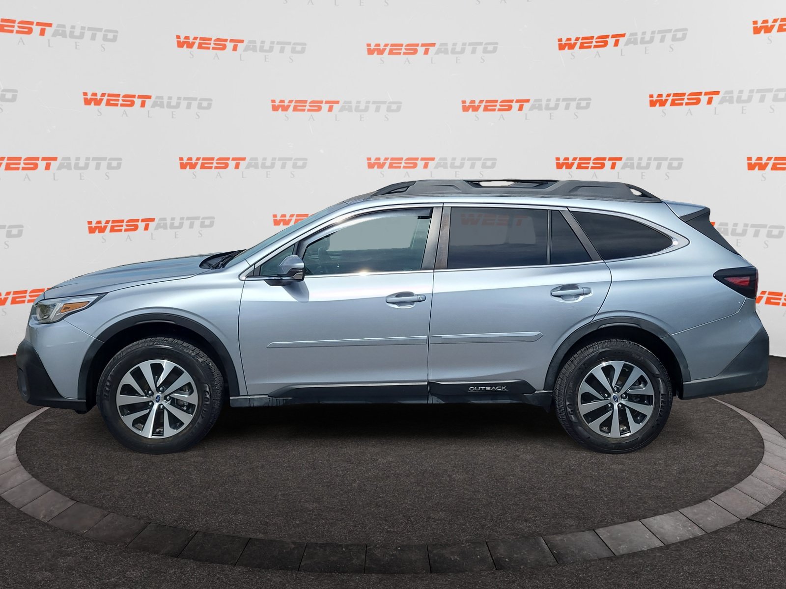 Used 2020 Subaru Outback Premium w/ Popular Package #1 AWD/4WD image 2