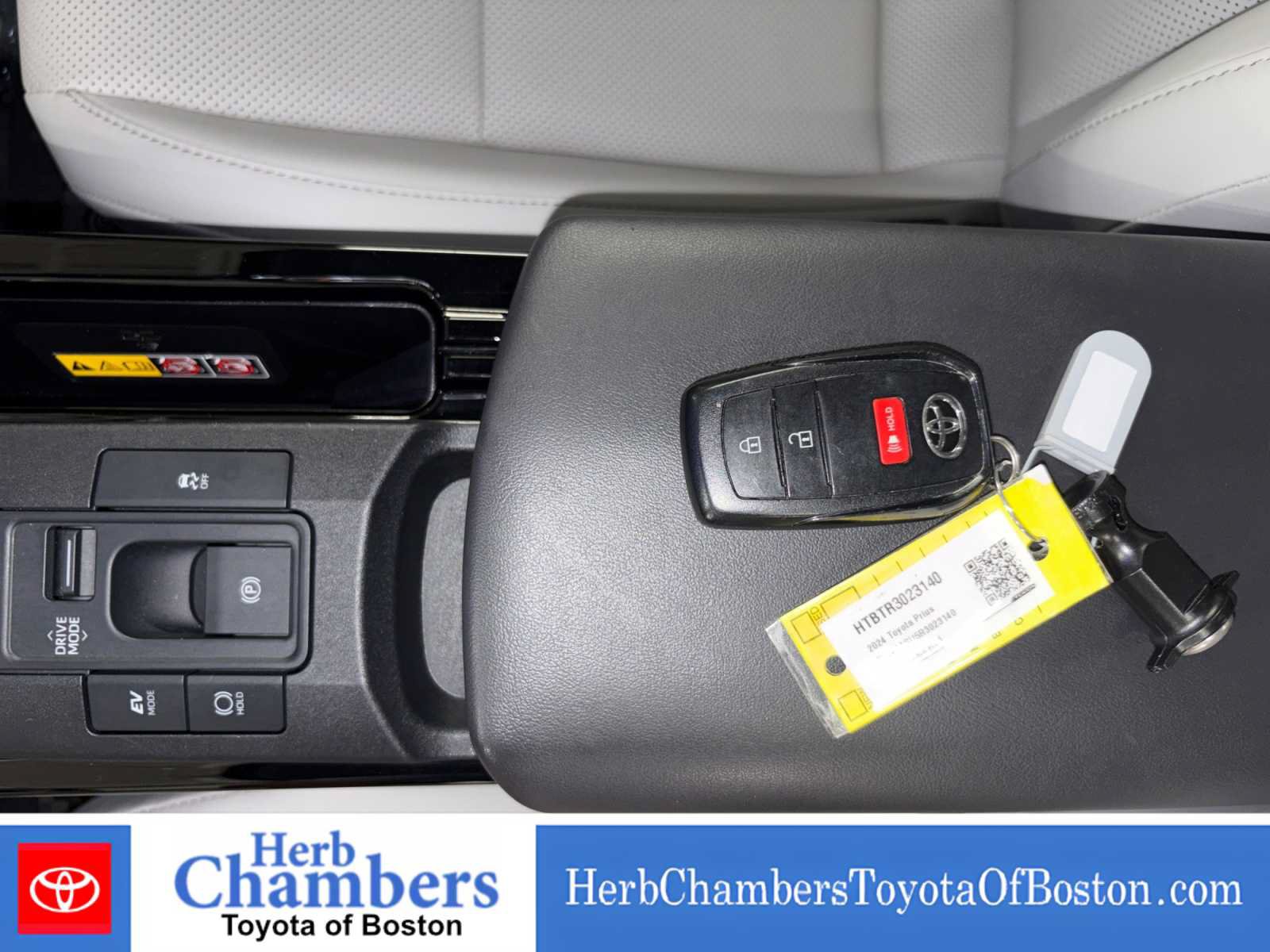 Used 2024 Toyota Prius XLE AWD/4WD image 9