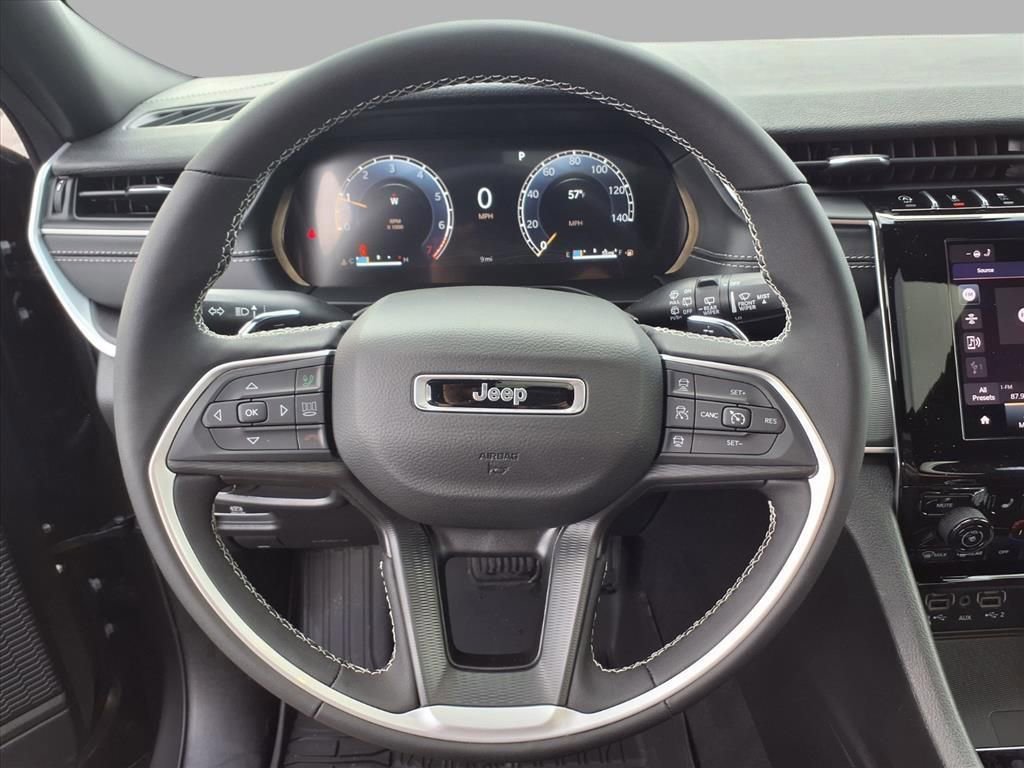 New 2025 Jeep Grand Cherokee Laredo w/ Luxury Tech Group I AWD/4WD image 12