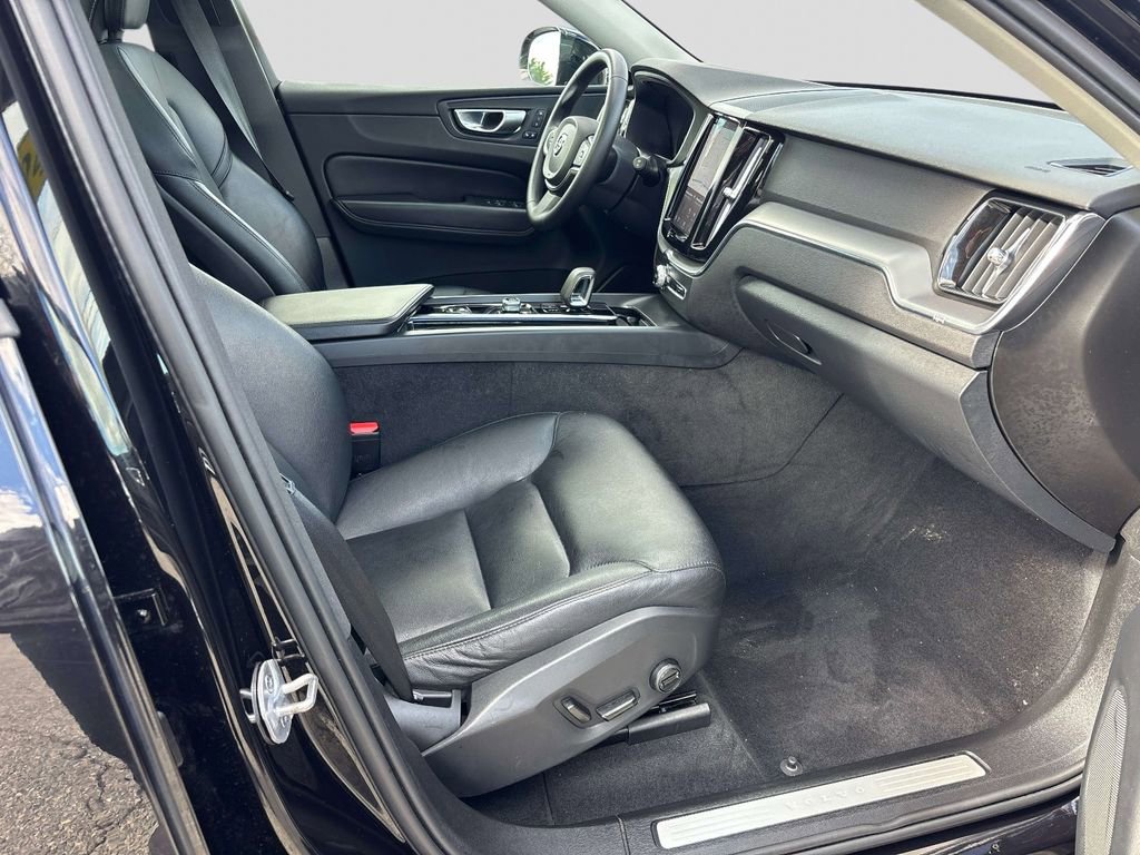 Used 2024 Volvo XC60 B5 Core w/ Protection Package Premier image 17