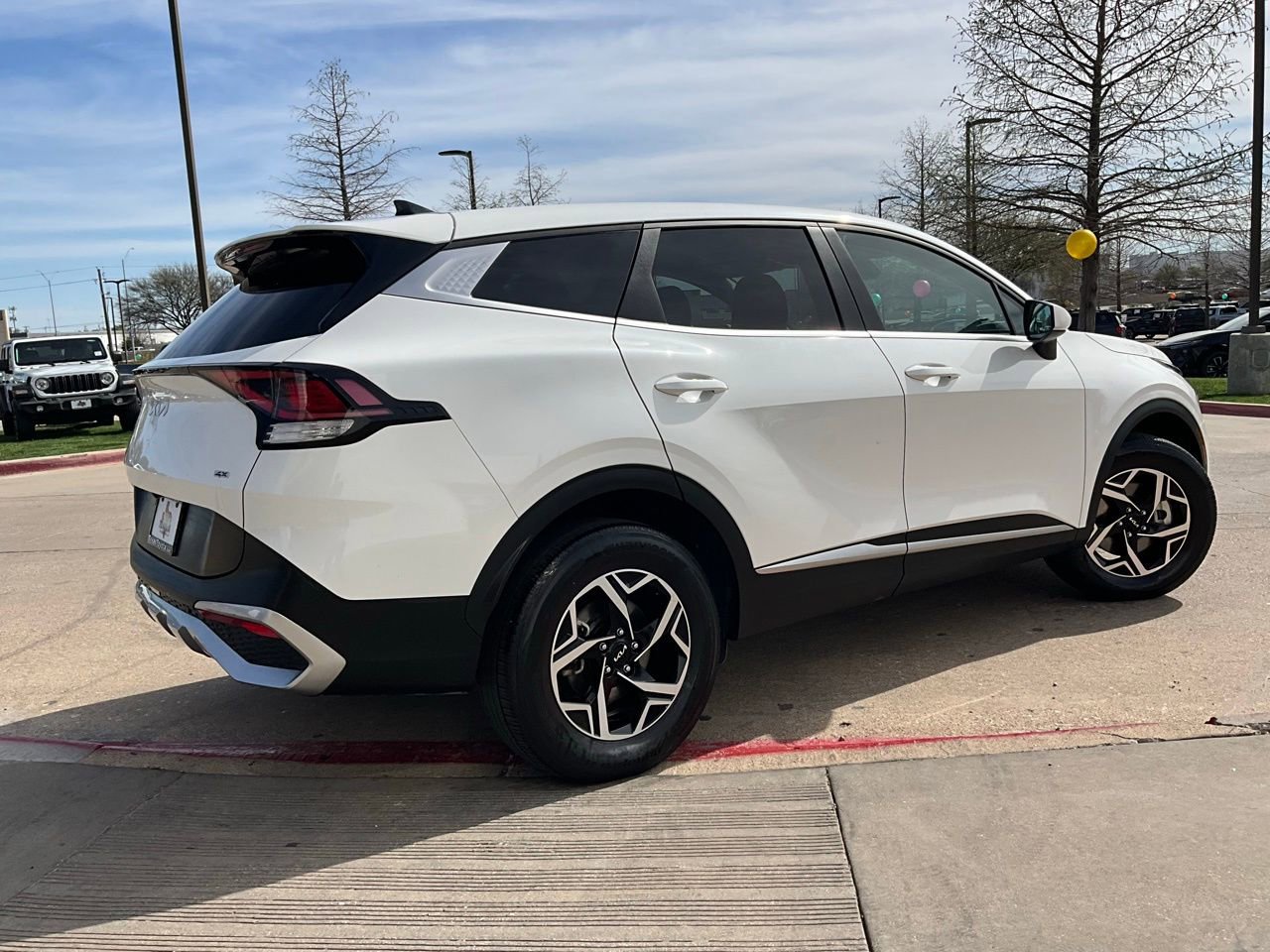 Used 2025 Kia Sportage LX image 6