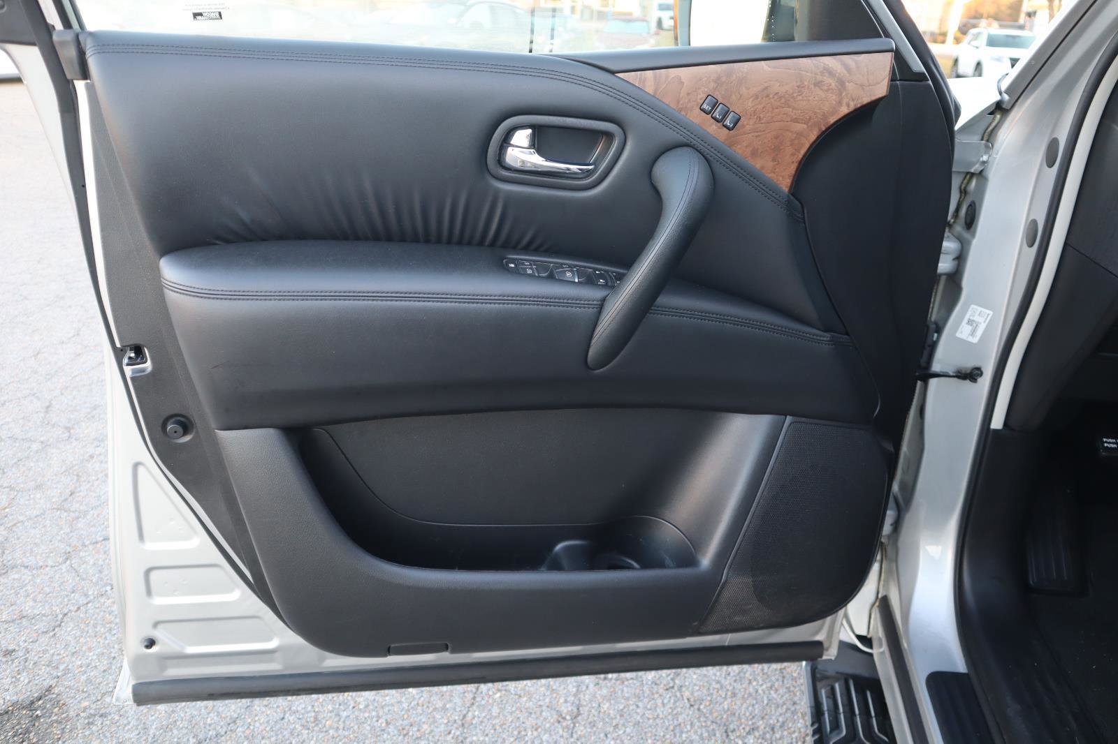 Used 2022 Nissan Armada SL image 16