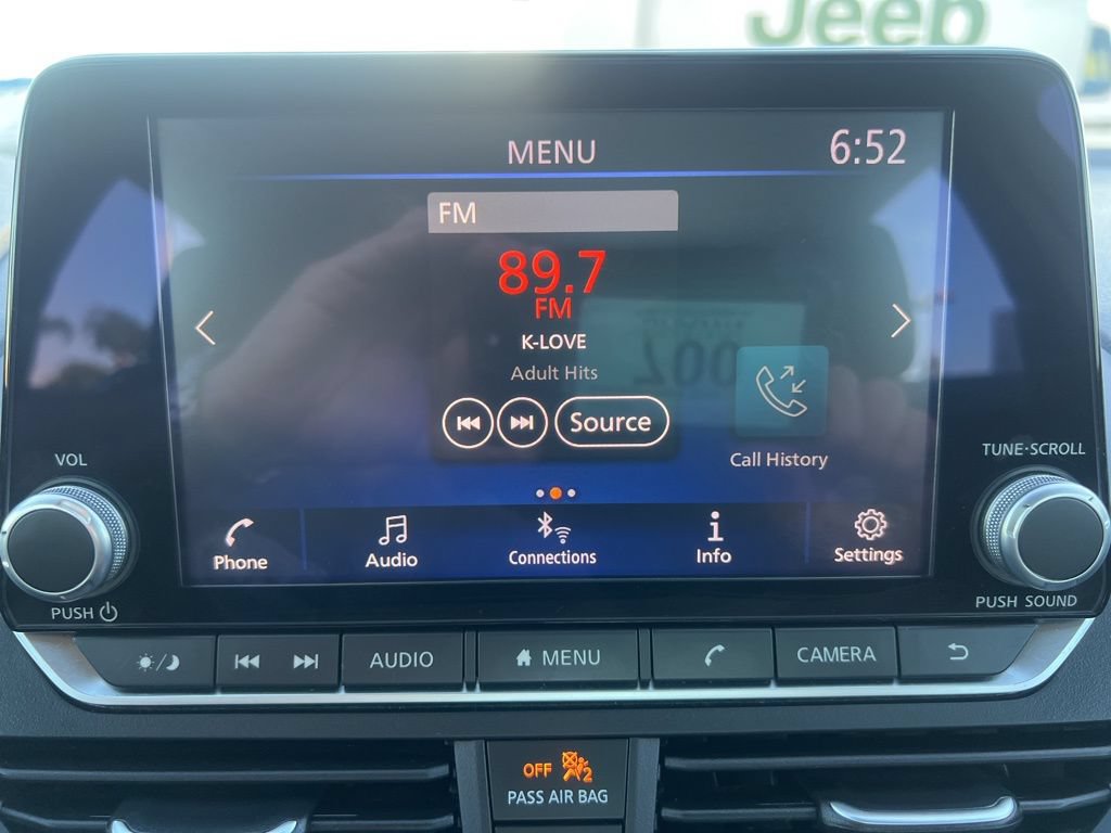 Used 2025 Nissan Altima 2.5 SV FWD image 42