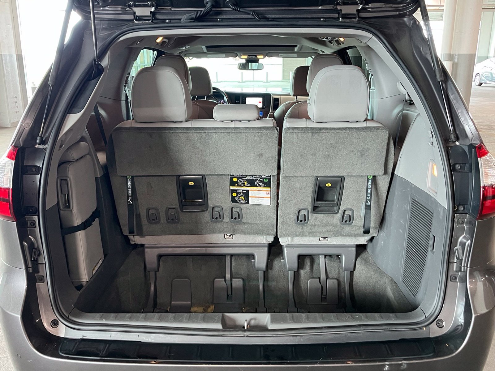 Used 2019 Toyota Sienna XLE w/ XLE Navigation Package FWD image 10
