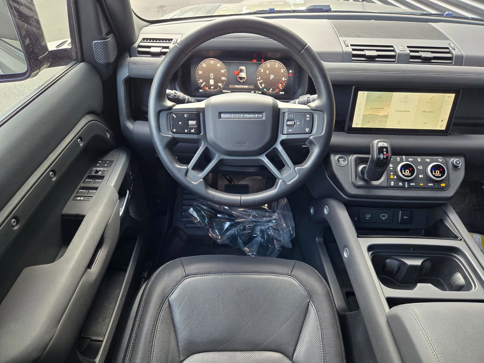 Used 2023 Land Rover Defender 110 X-Dynamic SE AWD/4WD image 13