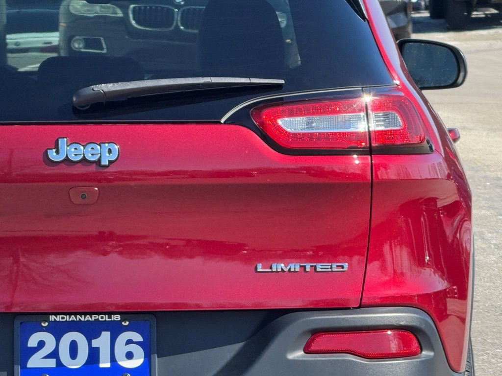 Used 2016 Jeep Cherokee Limited w/ Luxury Group FWD image 5