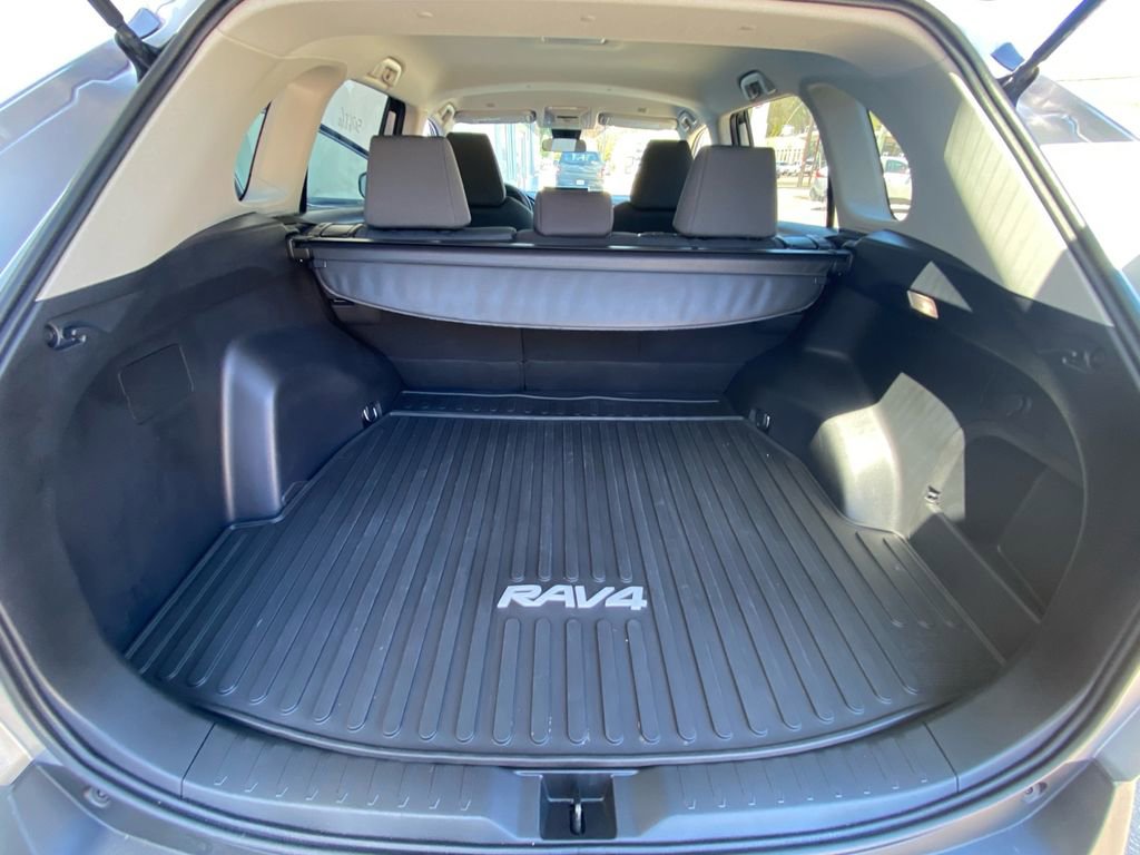 Used 2025 Toyota RAV4 XLE AWD/4WD image 28