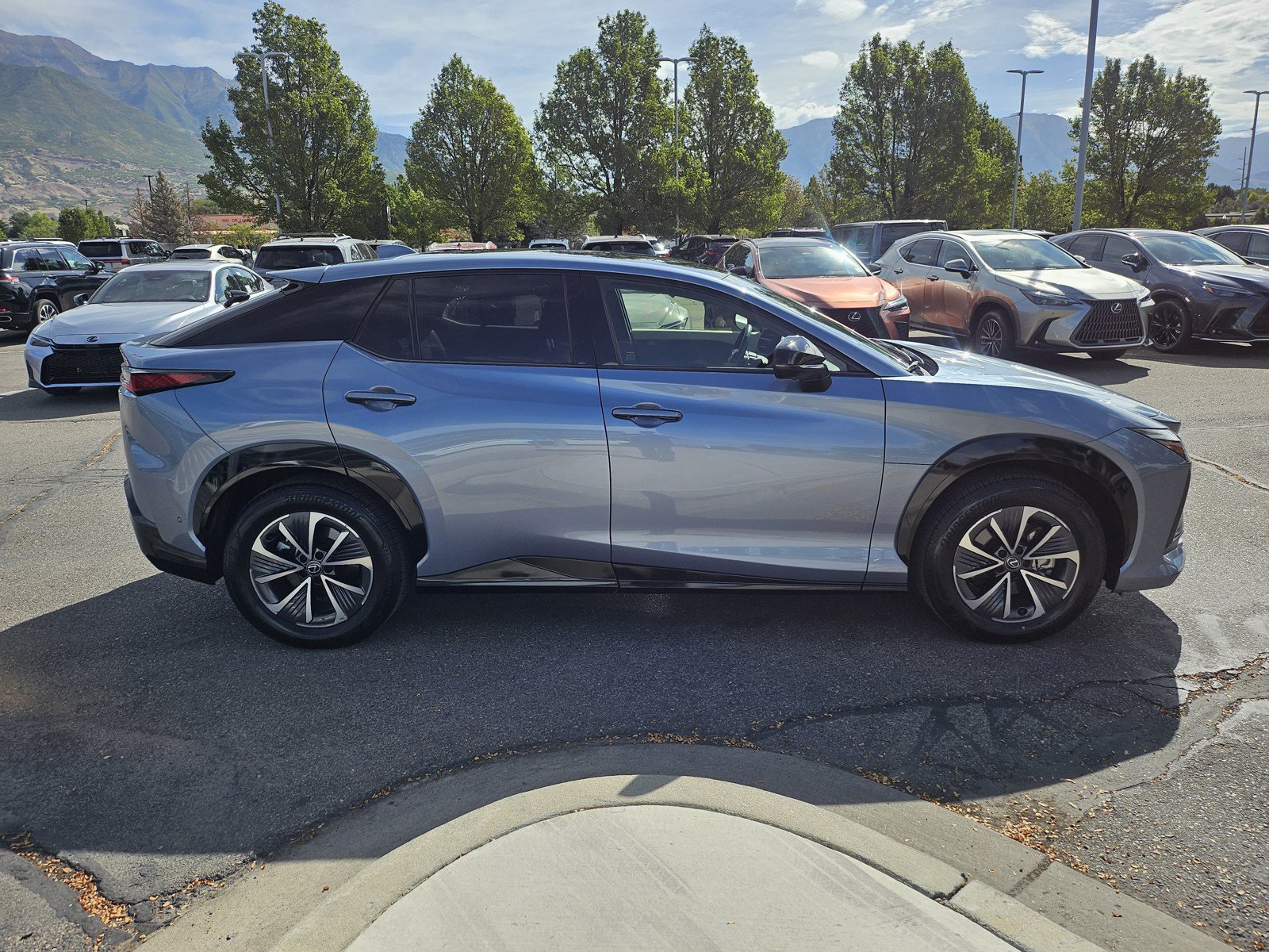 Used 2023 Lexus RZ 450e Premium w/ Technology Package AWD/4WD image 4