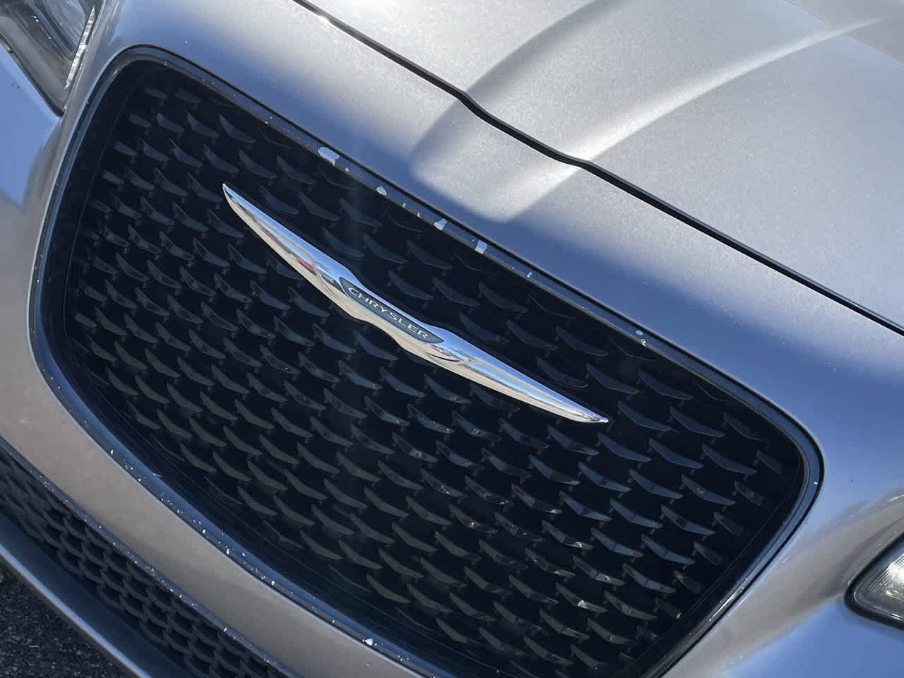 Used 2018 Chrysler 300 S AWD/4WD image 32