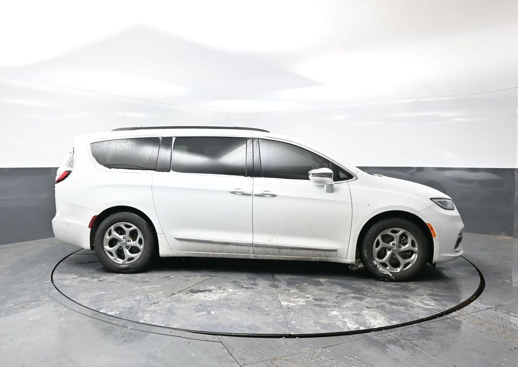 Used 2022 Chrysler Pacifica Limited image 4