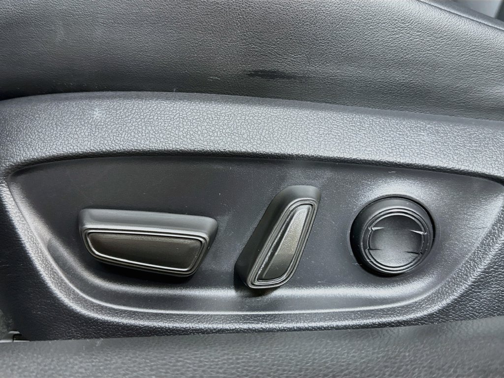 Used 2024 Toyota Prius XLE FWD image 17