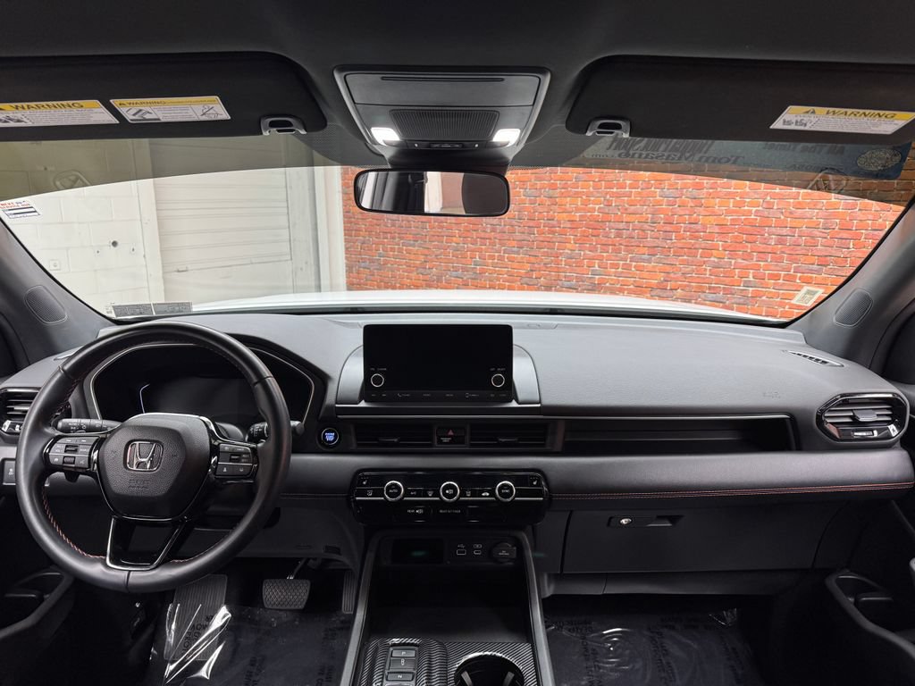 Used 2023 Honda Pilot Sport image 12