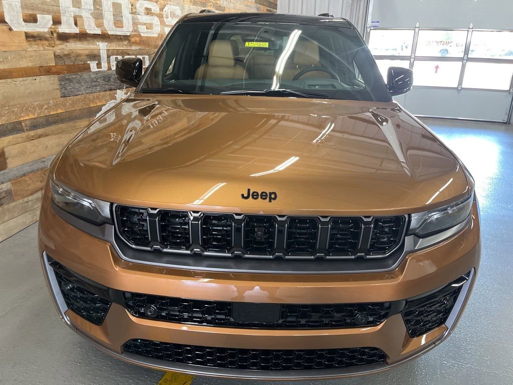 New 2026 Jeep Grand Cherokee Summit w/ Obsidian Package AWD/4WD image 8