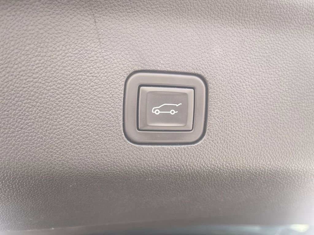 Used 2023 Chevrolet Tahoe Premier w/ Premium Package image 15