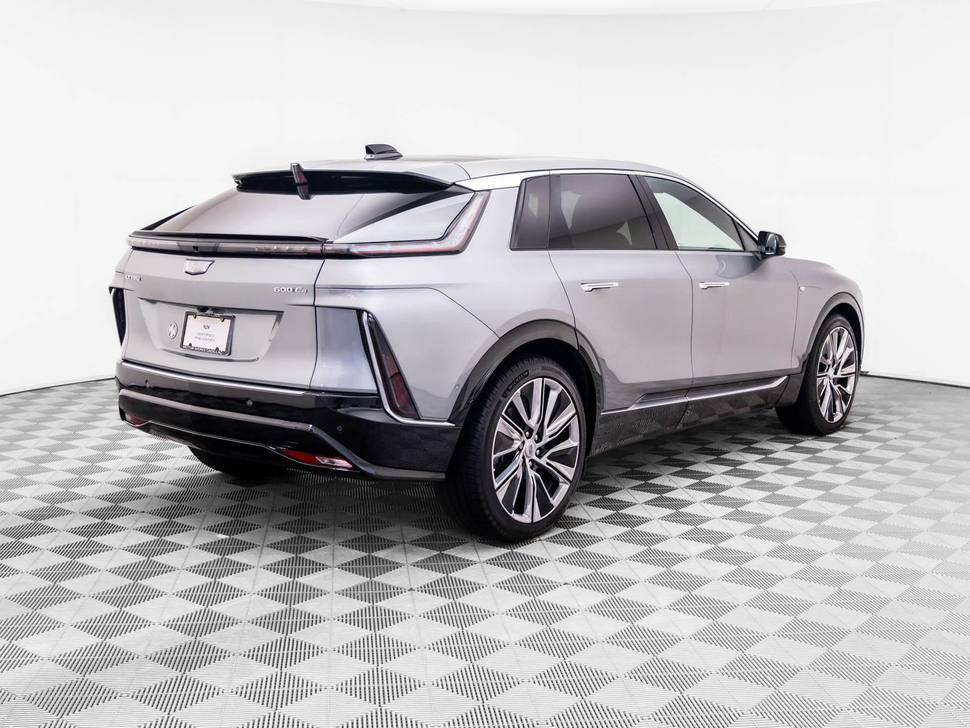 Certified 2025 Cadillac Lyriq Luxury w/ LPO, Floor Liner Package AWD/4WD image 6