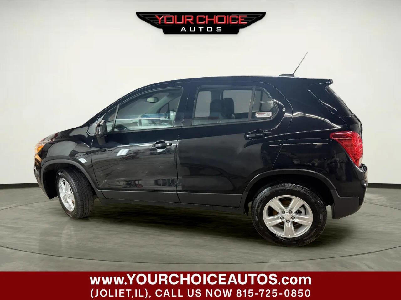 Used 2018 Chevrolet Trax LS image 2