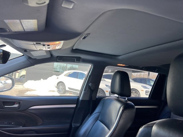 Used 2019 Toyota Highlander XLE image 7