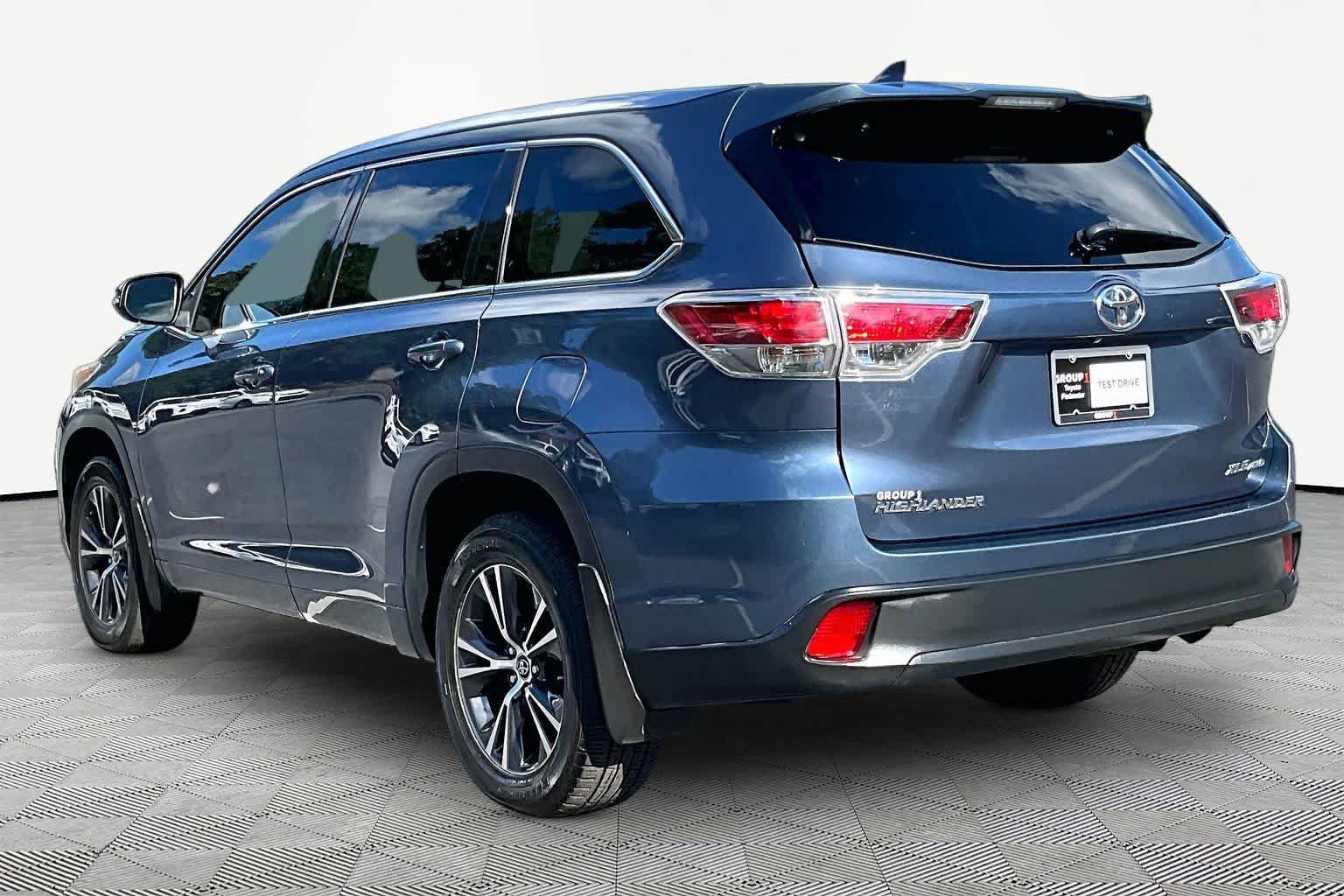 Used 2016 Toyota Highlander XLE AWD/4WD image 12