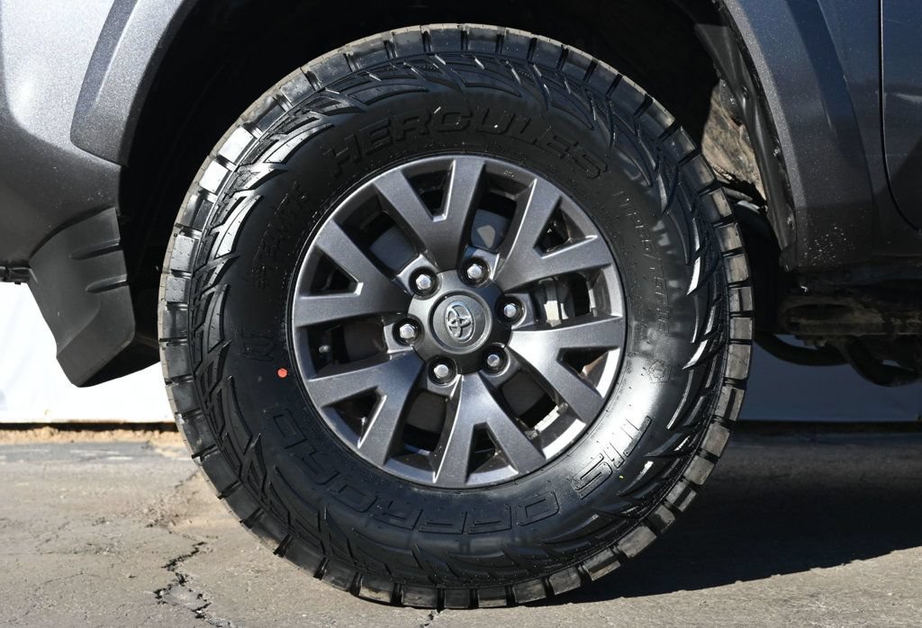 Used 2023 Toyota Tacoma SR5 AWD/4WD image 7