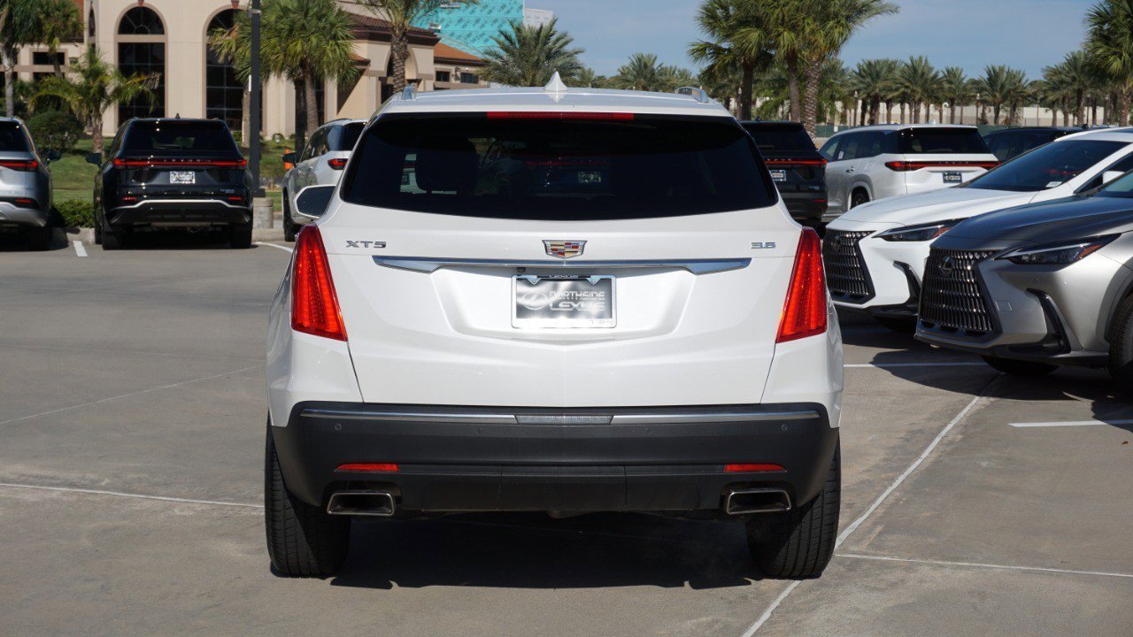 Used 2018 Cadillac XT5 Luxury w/ Driver Awareness Package image 7