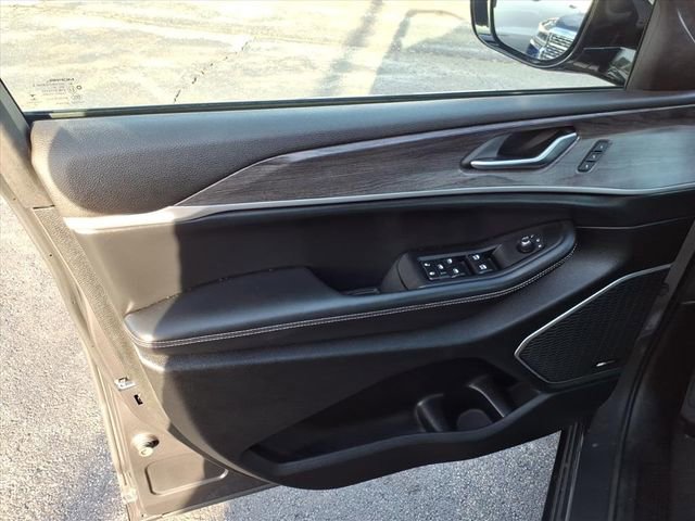 Used 2022 Jeep Grand Cherokee L Limited image 30