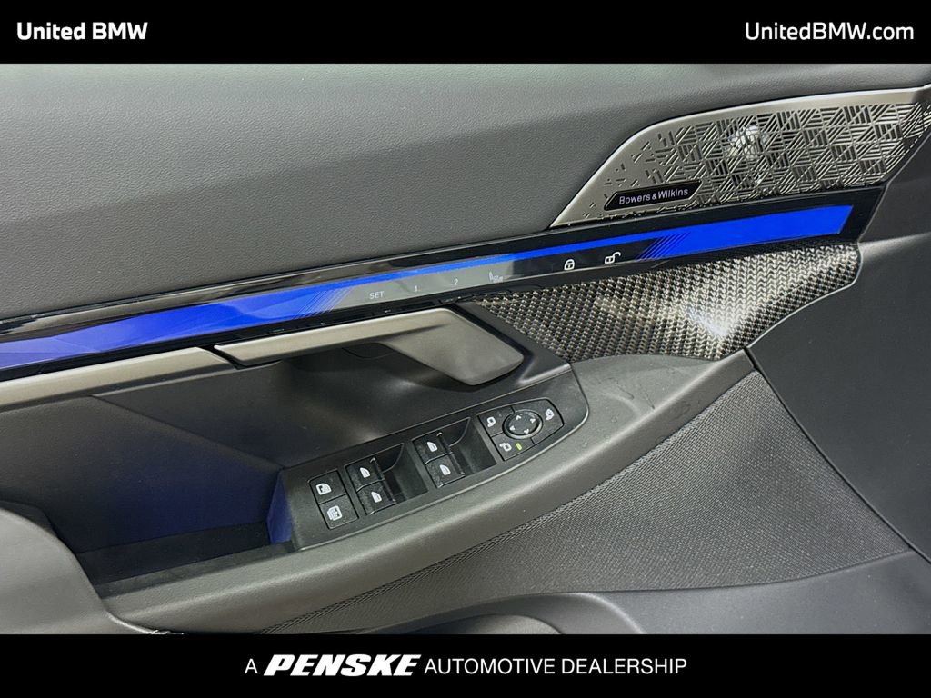 Used 2025 BMW M5 w/ Carbon Package AWD/4WD image 3